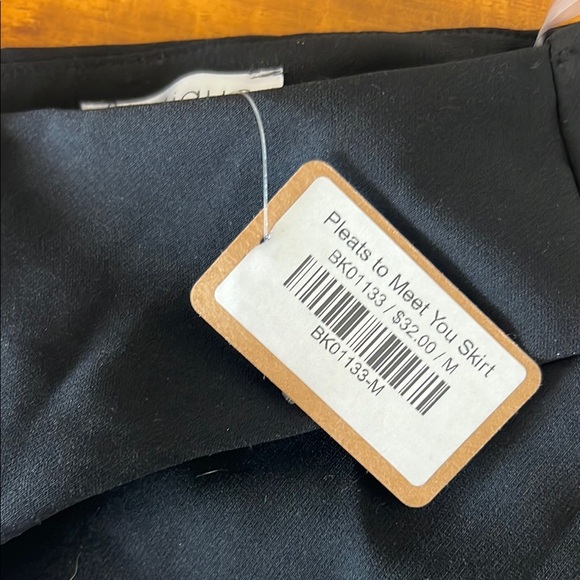 NWT Vestique black mini skirt - Picture 2 of 4